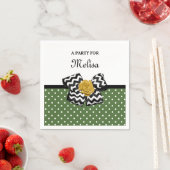 Serviette En Papier Points verts mignons Rose jaune Chevron Bow et nom (En situation)