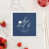 Serviette En Papier Polices élégantes bleu moderne Graduation (En situation)