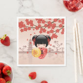 Serviette En Papier Poupée rouge Sakura Kokeshi - Geisha japonais (En situation)