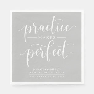 Serviette En Papier Pratique Fait Un Dîner De Répétition Parfait