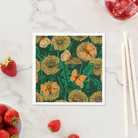 Serviette En Papier Pré de Dandelion sur vert foncé (En situation)