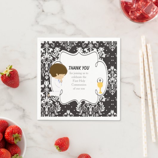 Serviette En Papier Première Communion Brunette Garçon Noir Damask (En situation)
