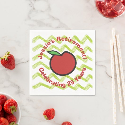 Serviette En Papier Professeur Retraite Rouge Pomme personnalisée (En situation)