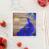 Serviette En Papier Quinceañera Bois et Fleurs Bleues Foncé (En situation)
