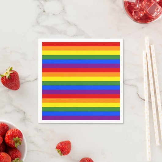 Serviette En Papier Rainbow Stripe Motif Pride Party (En situation)