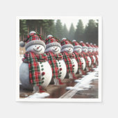 Serviette En Papier Rangée de Snowmen portant des Écharpes Tartan (Devant)