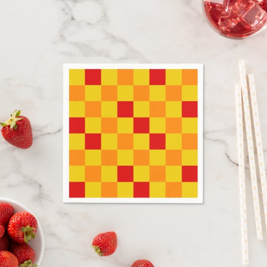 Serviette En Papier Red Orange Yellow Checkered Pattern Design (En situation)