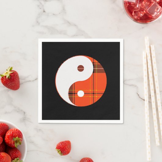 Serviette En Papier Red Plaid et White Yin Yang (En situation)