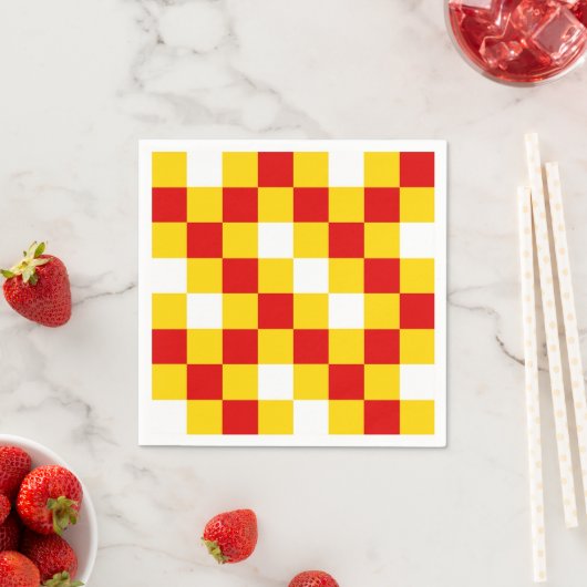 Serviette En Papier Red White Yellow Checkered Pattern Design  (En situation)