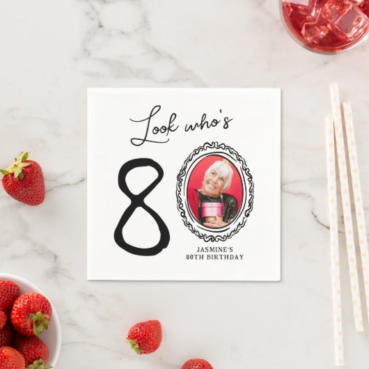 Serviette En Papier Regardez qui est 80e photo anniversaire (En situation)