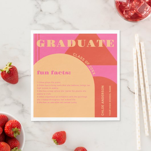 Serviette En Papier Rétro Arch rose & Orange Fun Facts Graduation (En situation)