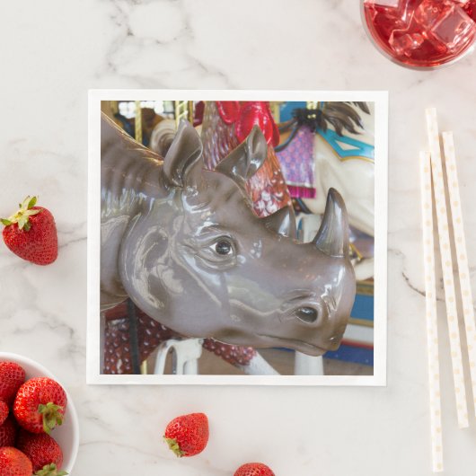 Serviette En Papier Rhinoceros Carousel Ride sur Merry-Go-Round (En situation)