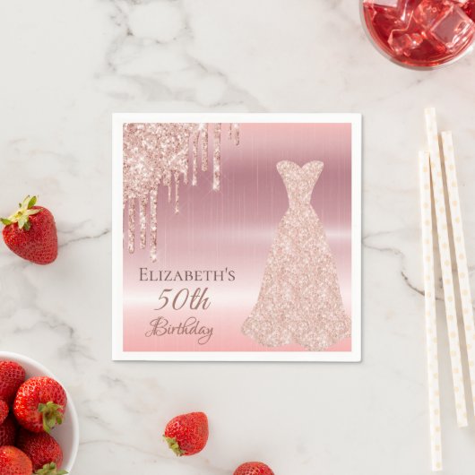 Serviette En Papier Robe dorée rose avec des gouttes (En situation)