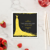 Serviette En Papier Robe Mariage jaune et Arrière - plan noir (En situation)