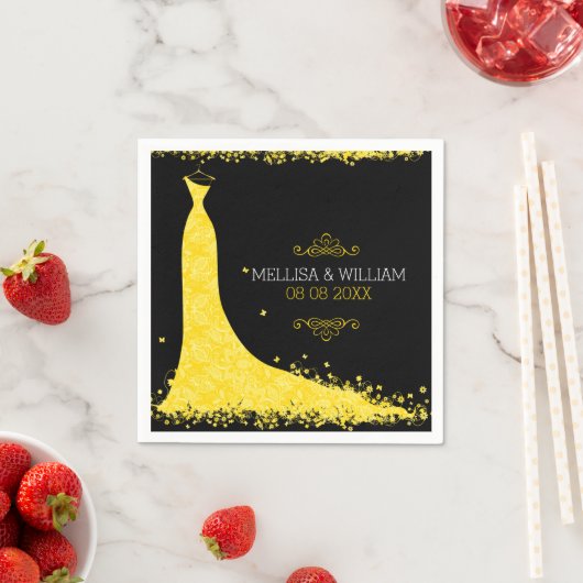 Serviette En Papier Robe Mariage jaune et Arrière - plan noir (En situation)