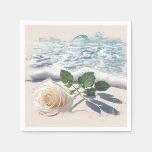 Serviette En Papier Rose Blanche Sur Sable De Plage (Devant)