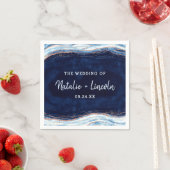 Serviette En Papier Rose bleu Sapphire Gold Geode Mariage Monogram (En situation)