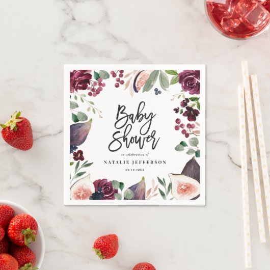 Serviette En Papier Rose, bordeaux + fig aquarelle floral et script (En situation)