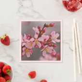 Serviette En Papier Rose Contre Ciel Gris Cerise Fleurs Napkin (En situation)
