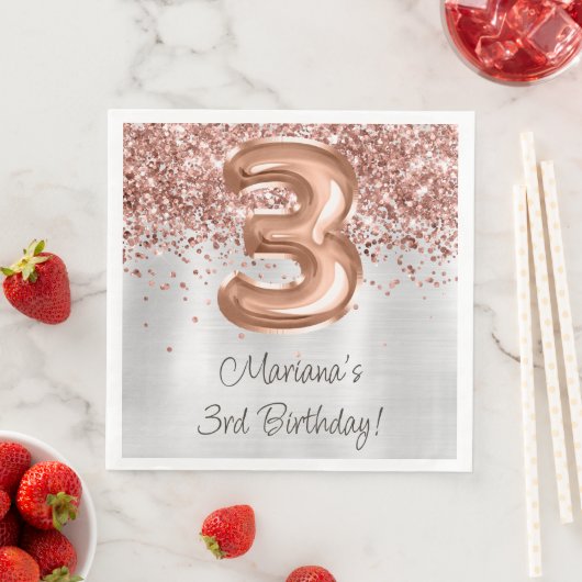 Serviette En Papier Rose Gold 3e fête d'anniversaire (En situation)