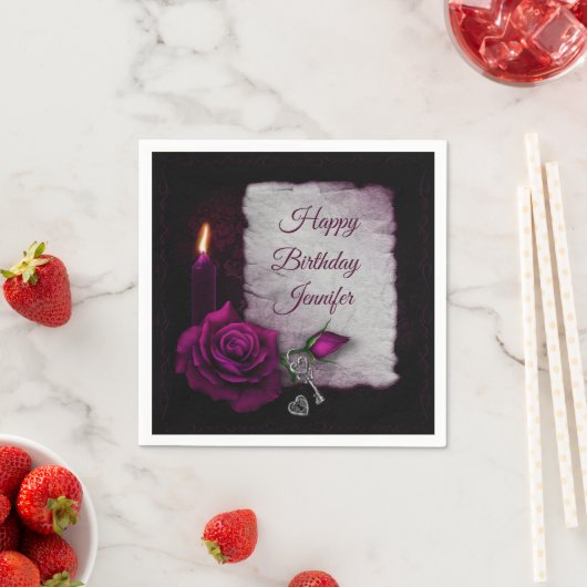 Serviette En Papier Rose gothique, bougie, parchemin et emplacement (En situation)