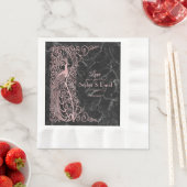 Serviette En Papier Rose Marbre d'or Art Déco Peacocks Mariage (En situation)