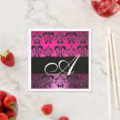 SERVIETTE EN PAPIER ROSE, NOIR FUCHSIA, DOMMASQUE POURPULAIRE MONOGRAM (En situation)