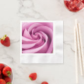 Serviette En Papier Rose Plier À La Perfection - Papier Serviettes (En situation)
