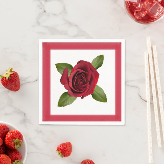 Serviette En Papier Rose rouge avec papier frontière Napkin (En situation)