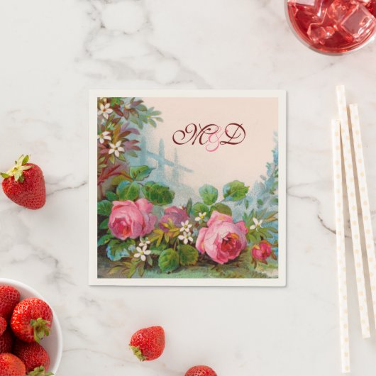 SERVIETTE EN PAPIER ROSES ROSES ROSES ROSES, JASMINES MONOGRAMME MARIA (En situation)