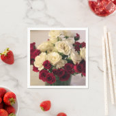 Serviette En Papier Roses rouges et blancs (En situation)