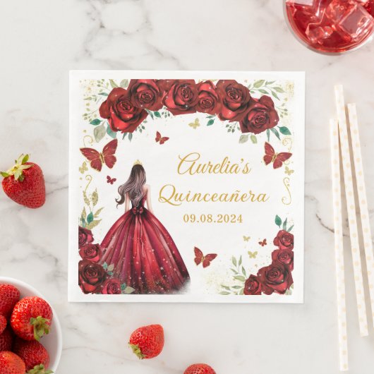 Serviette En Papier Roses rouges Papillons floraux Princesse Quinceane (En situation)