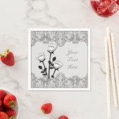 Serviette En Papier Roses satinés blancs et serviettes en dentelle (En situation)