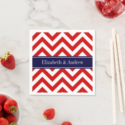 Serviette En Papier Rouge Blanc LG Chevron Marine Nom bleu Monogramme (En situation)