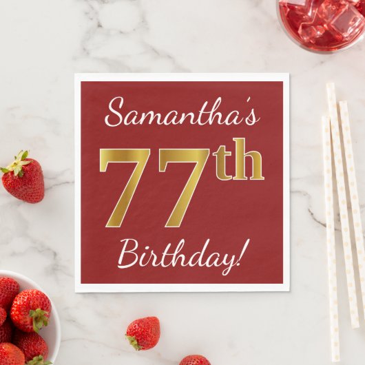 Serviette En Papier Rouge, Faux Gold 77e anniversaire + Nom personnali (En situation)