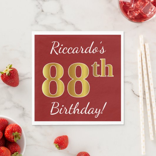 Serviette En Papier Rouge, Faux Gold 88e anniversaire + Nom personnali (En situation)
