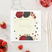 Serviette En Papier rouge foncé et fleurs noires or mariage (En situation)