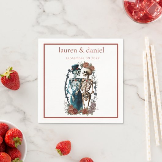 Serviette En Papier Rouge teintes Squelette couple Noms Date Mariage (En situation)