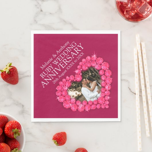Serviette En Papier Ruby Mariage 40 ans coeur photo et nom serviettes (En situation)