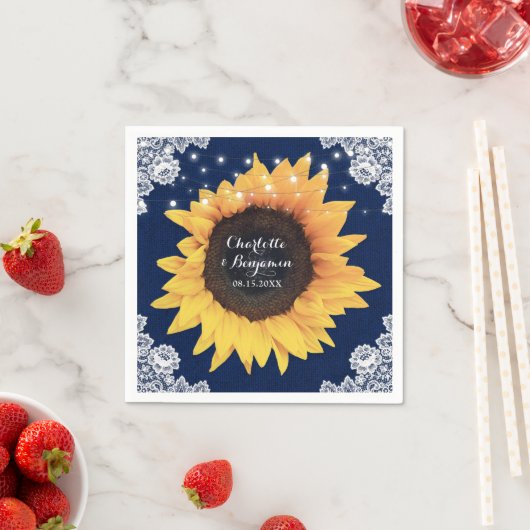 Serviette En Papier Rustique Burlap Lace Marine Bleu et Mariage de tou (En situation)