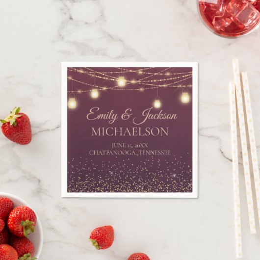 Serviette En Papier Rustique Elegant Bourgogne Gold String Mariage (En situation)