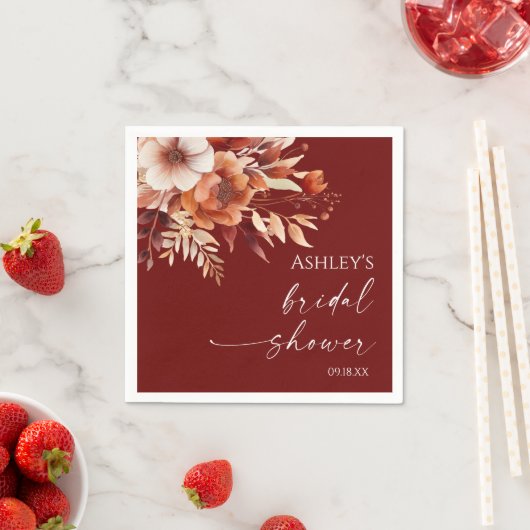 Serviette En Papier Rusty Burgundy Marron Floral Fleur Mariage (En situation)