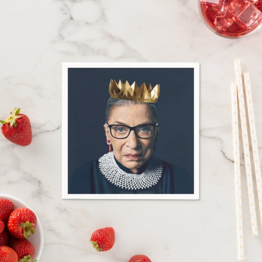 Serviette En Papier Ruth Bader Ginsburg avec couronne d'or (En situation)