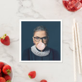 Serviette En Papier Ruth Bader Ginsburg souffler rose bulle gomme (En situation)