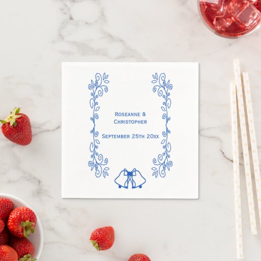 Serviette En Papier Sapphire Mariage Réception Napkin Bells Scrollwork (En situation)
