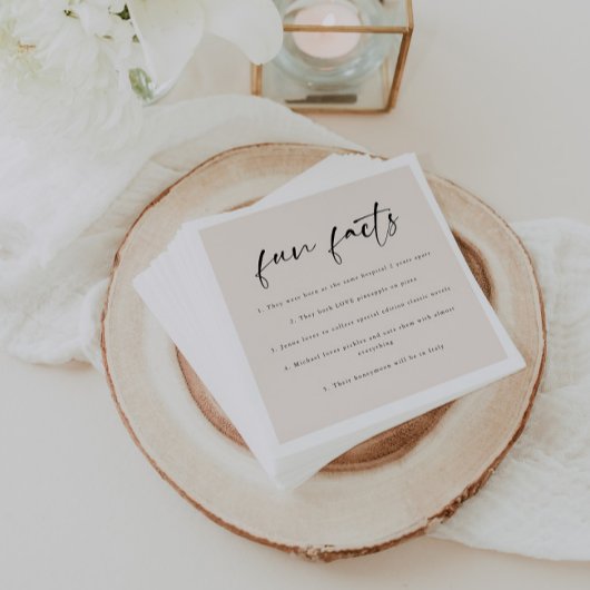 Serviette En Papier Script beige moderne "Fun Facts" Mariage