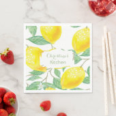 Serviette En Papier Script de nom monogramme jaune citron (En situation)