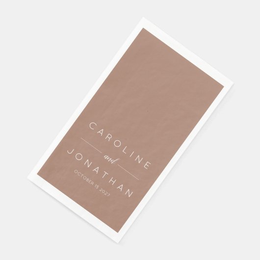 Serviette En Papier Script minimal moderne Mocha Mariage personnalisé  (Coin)