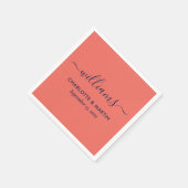 Serviette En Papier Script moderne élégant Mariage bleu marine et cora (Coin)