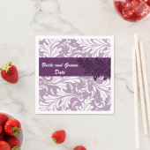 Serviette En Papier Serviettes de Mariage pourpre personnalisées (En situation)